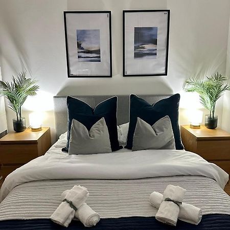 Retreat To A Stylish Ensuite In Лондон Екстериор снимка