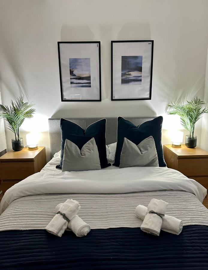 Retreat To A Stylish Ensuite In Лондон Екстериор снимка